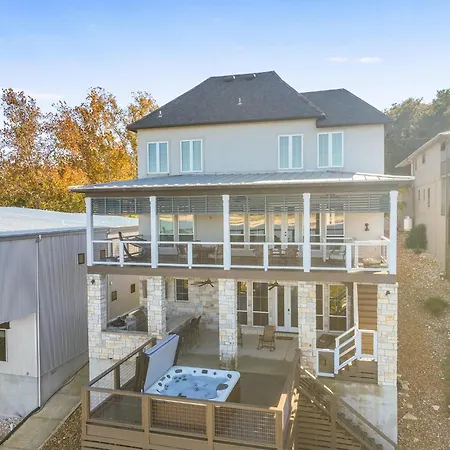 Lakeside Dreamhouse